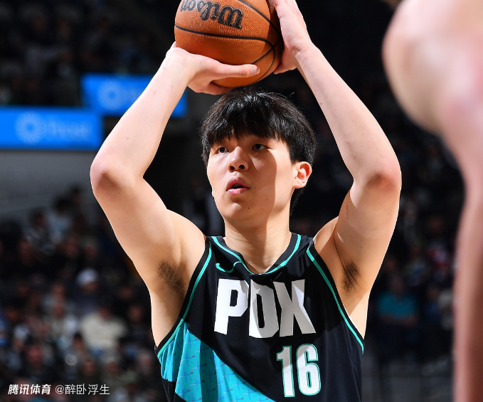 杨瀚森复出0+0+0+0+0：垃圾时间登场3分28秒 0投篮不断折返跑