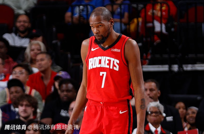 杜兰特下半场表现灾难：投篮5中1只得到2分 却出现6次个人失误
