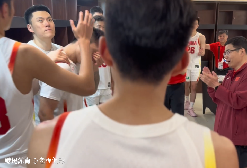 中国篮协掌门人郭振明更衣室落泪 郭士强赵睿也都哭了