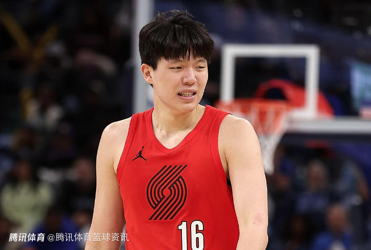 王仕鹏：杨瀚森现在是练级阶段 作为边缘轮换想当战术发起点不现实