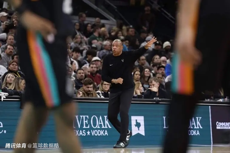 雄鹿半程仅赢17场！字母哥出战时表现也不理想 扬尼斯鼓励全队坚持