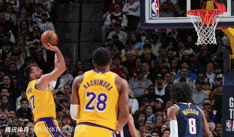 首节6中6！东契奇与穆雷疯狂对轰 打2+1后不满判罚吃第13次技犯