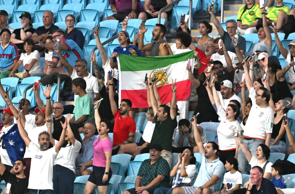 美联社：远离战火的伊朗女足0-3负韩国 法新社赞她们踢得顽强