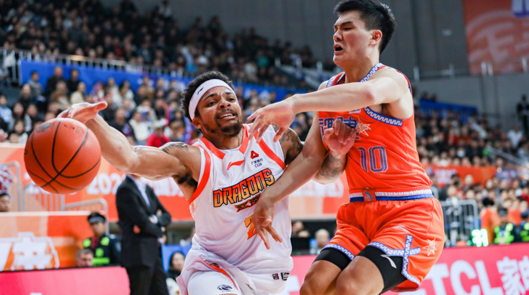 布里斯科18分零失误助福建大胜江苏 邹阳17分布罗兹安斯基14分