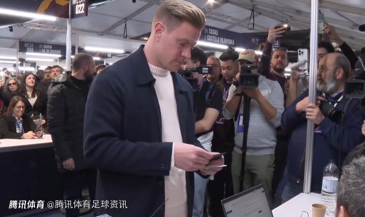 尴尬！特尔施特根到场才发现没投票资格 最终无奈弃权