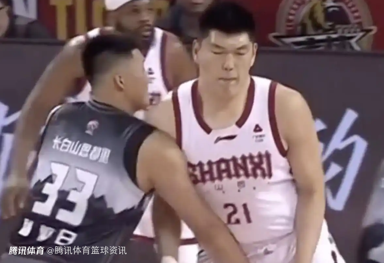 CBA官方：曾繁日击打刘传兴下体停赛2场罚款10万 主帅钟诚追罚1万