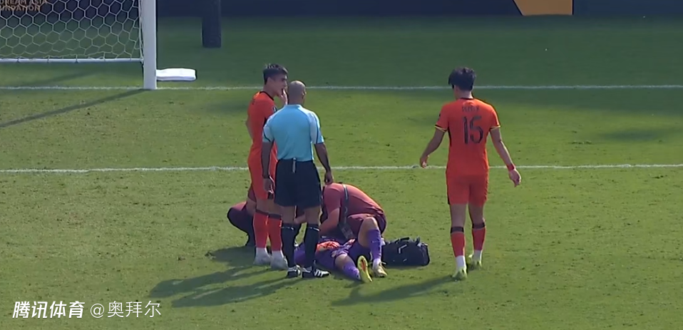 虚惊一场！李昊受伤倒地，队医入场治疗，对手爆射击中横梁
