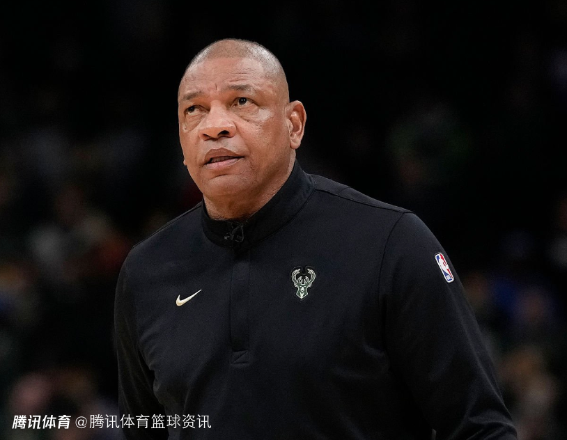 老里：字母哥因小腿伤势没打完比赛 但他态度坚决想要留在场上