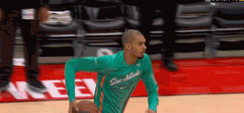 马刺球员赛前弄坏篮筐？队记吐槽丰田中心太烂 杜兰特等到打呵欠