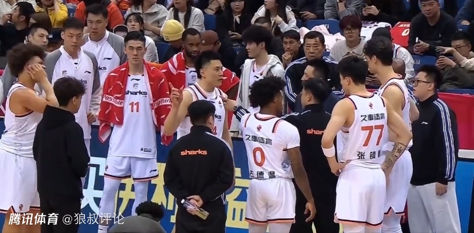 8连胜冲上榜首！卢伟：球员的默契、个人特点发挥都比之前好很多