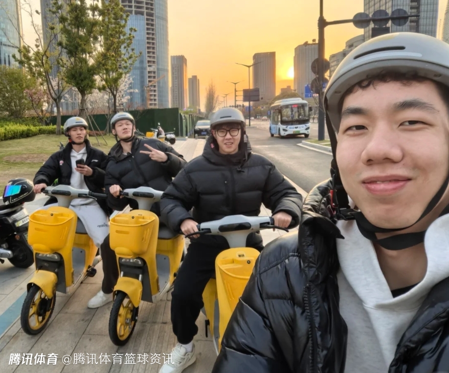 晒合影照！林秉圣社媒点赞胡金秋朱俊龙：我队友们太猛了