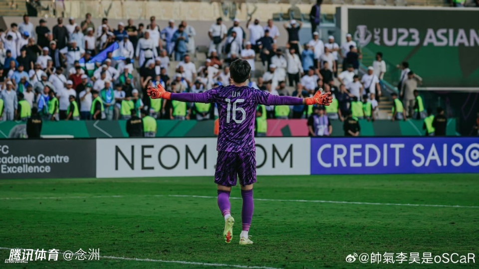 李昊公开秀恩爱！记者：他至少是国足二号门将 两年内冲击颜骏凌位置