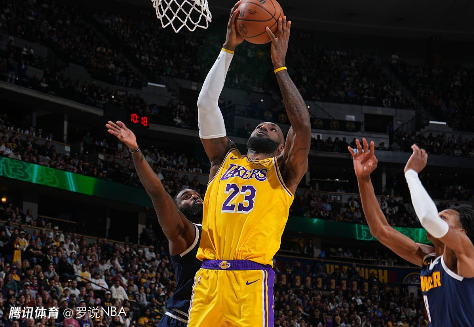 詹姆斯200岁还能扣太离谱！本人回应朋友称赞：6个笑哭了表情