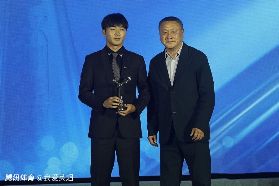 4天前刚获金童奖！17岁国足红星无缘中超+荒废4个月 蓉城遭批业余