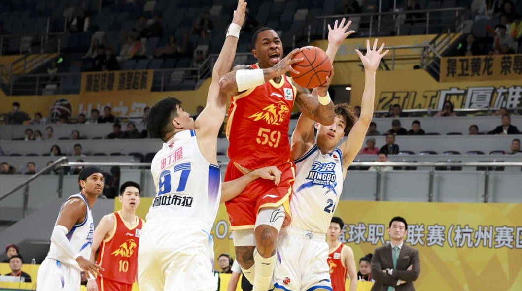 魔鬼主场14胜0负！胡金秋16分广厦大胜双杀宁波 塔克29+8 桑普森14+8