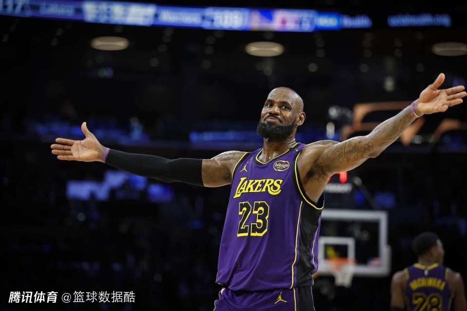 解读老詹休赛期三大选择！回骑士只能拿底薪 留在湖人也得大幅降薪