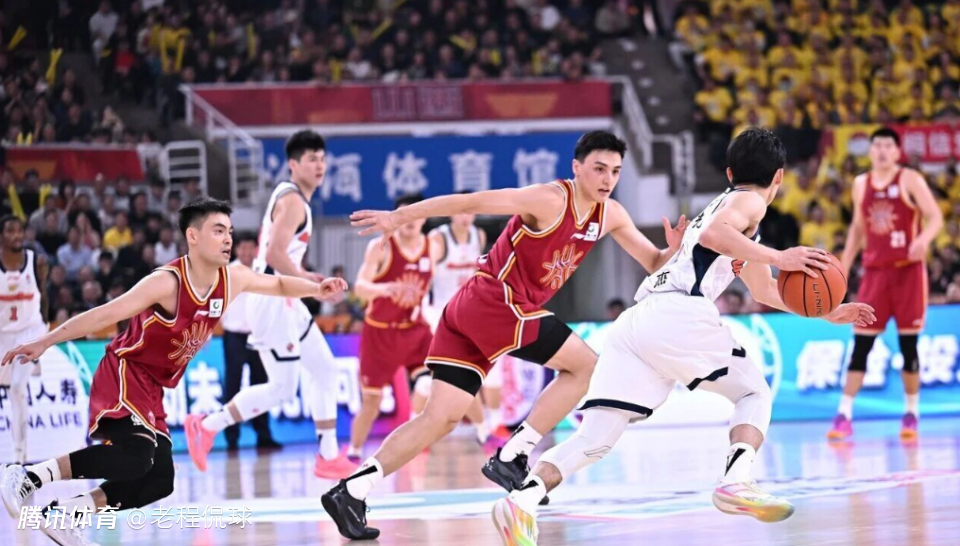 媒体人：晋粤大战比格斗赛精彩 双方堪称摔跤大战