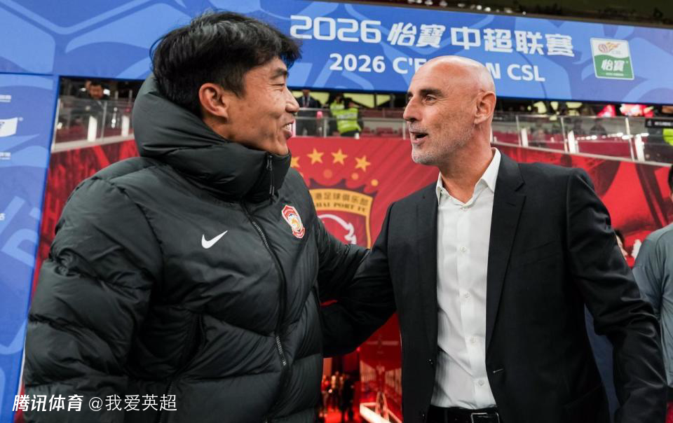 45岁郑智瞪眼发呆！率队2连败排名未扣分队垫底，遭质疑：撑不过10轮