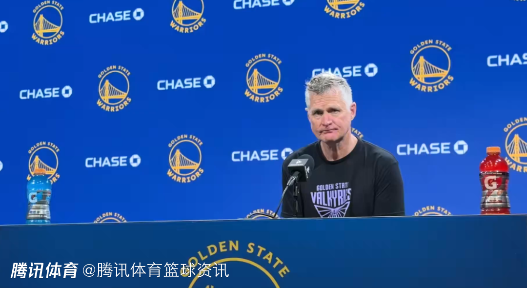 科尔：库里因膝盖持续酸痛至少还要再缺阵5场 预计波神替补出战15-20分钟