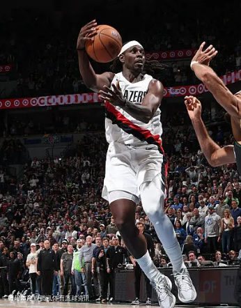 创队史纪录！霍勒迪12助攻0失误成开拓者最年长达成此成就球员