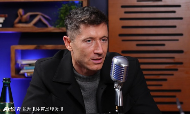 莱万澄清与梅西言论风波：因情绪与翻译问题导致误解 从未质疑梅西的真诚