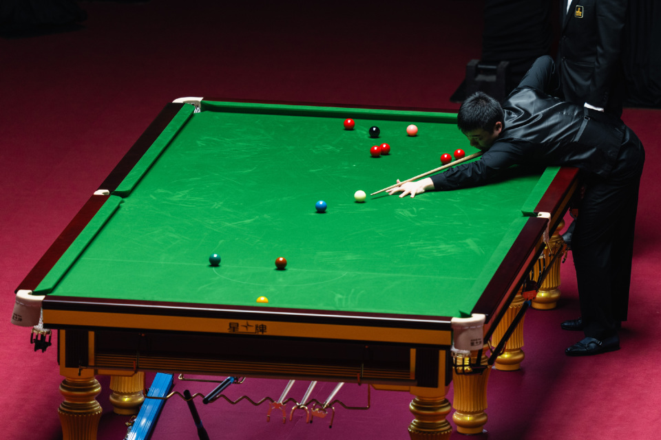 轰2杆破百！斯佳辉拒绝被逆转5-3赢德比战，跻身世界大奖赛八强