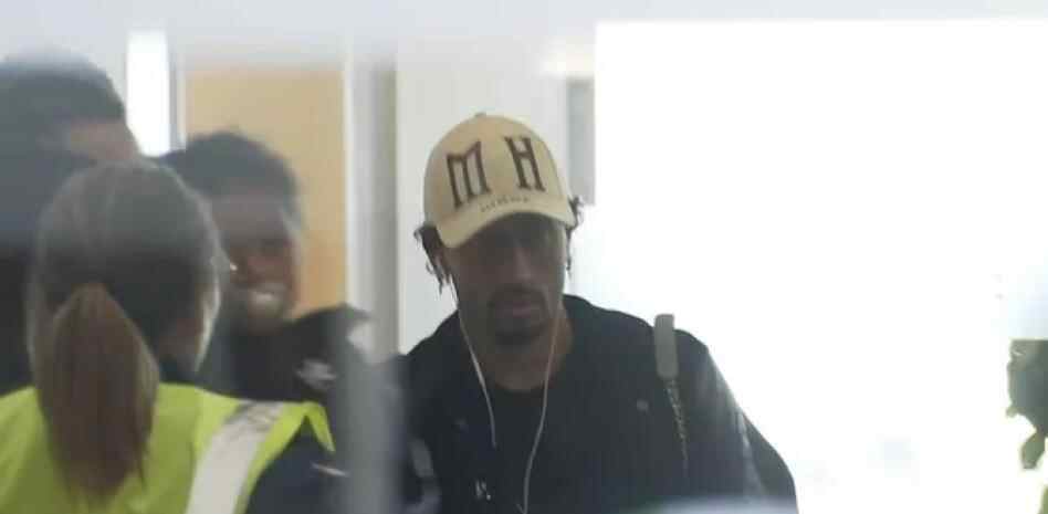 世体：拉菲尼亚、库巴西将观战巴萨次回合比赛，为队友助威