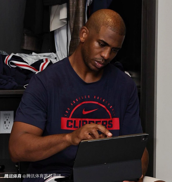 尴尬！保罗曾办万圣节派对试图建立球队文化 但只有比尔和祖巴茨出席