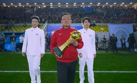 拉开大幕！新赛季中超开幕式 上海海港代表归还上赛季中超冠军奖杯