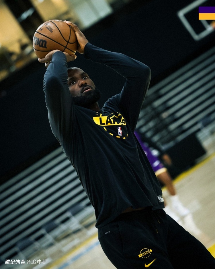 湖人备战魔术！41岁詹姆斯赤膊加练：39秒绕场连中10记三分