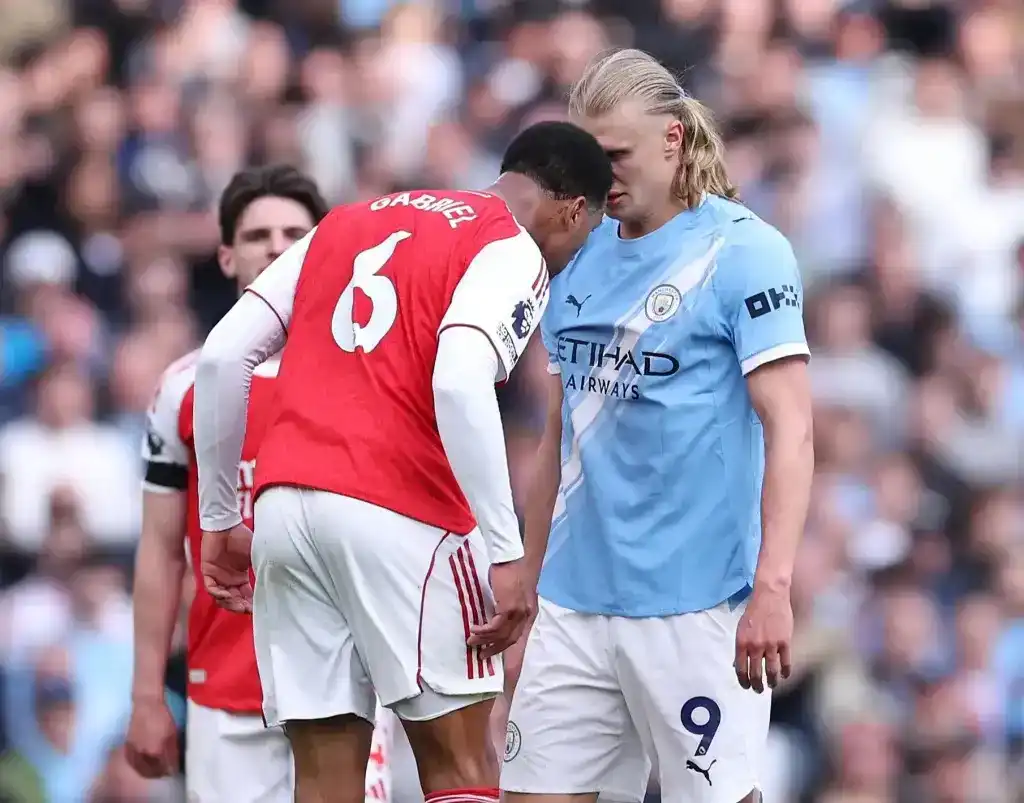 前英超名哨：加布里埃尔没被罚下得感谢哈兰德，一人一黄正确