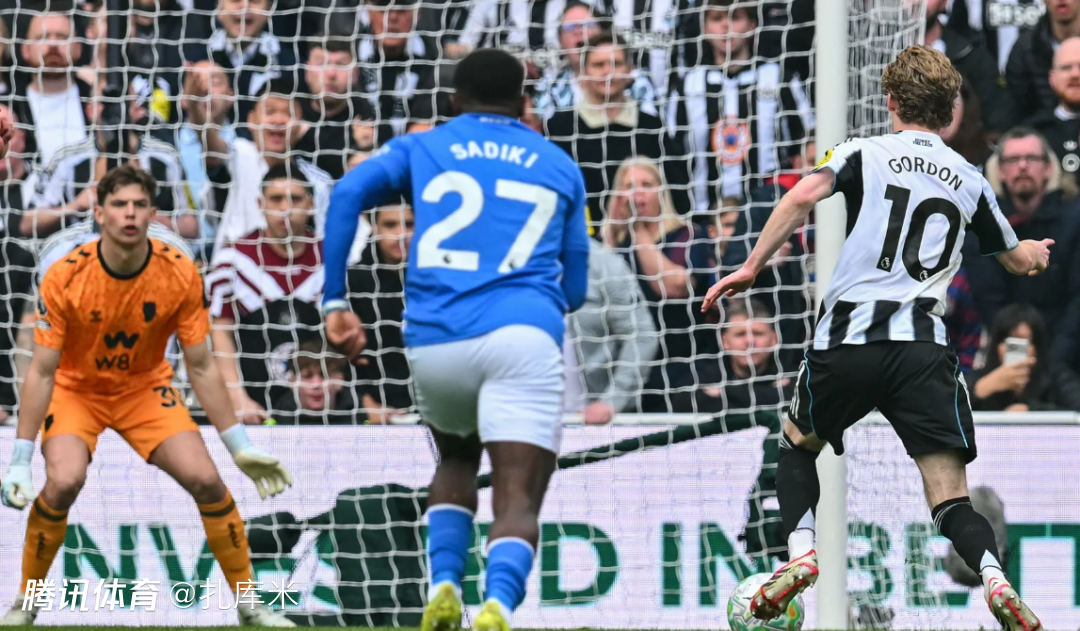 英超-戈登建功塔尔比扳平、布罗比绝杀，桑德兰2-1逆转+双杀纽卡