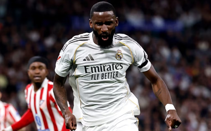 吕迪格在皇马丢球后怒吼卡雷拉斯：你是后卫，必须逼抢得更凶