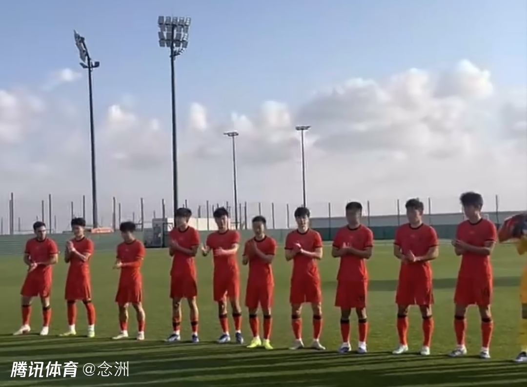 国足2-2乌兹别克斯坦3场不败 1人染红 邵佳一战平卡纳瓦罗