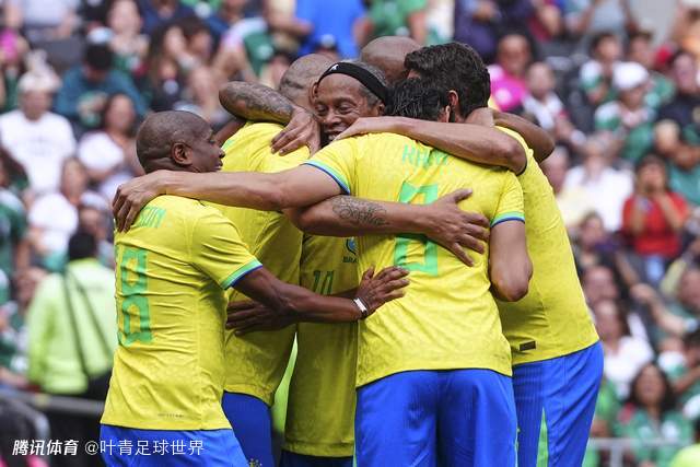 一场2-3致青春：44岁卡卡破门 跳投庆祝！小罗哭着鞠躬致谢