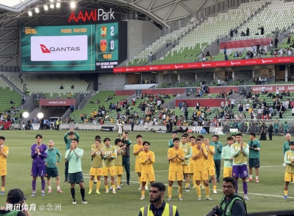 国足与日本差距在哪？李玮锋：咱们球员无球只会站着 有球只会横传回传