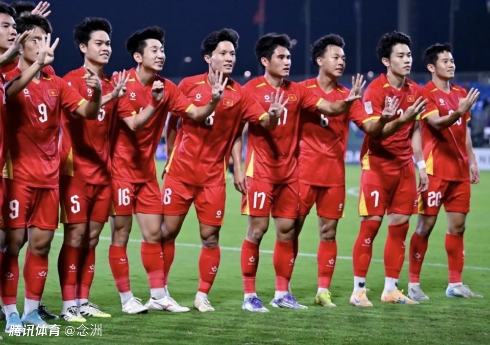 只输中国！越南疯狂庆祝 数万人深夜骑摩托炸街 当地球迷：祝中国队夺冠