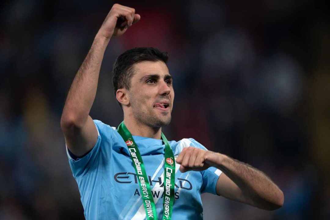 罗马诺：皇马对罗德里很感兴趣，曼城已向球员提供一份新合同