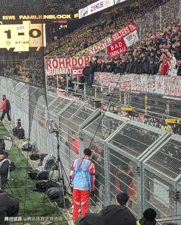 图片报：拜仁球迷持假票硬闯客队区 与警方起冲突遭警棍+辣椒水驱赶