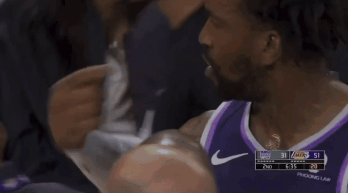 为队友打抱不平！克勒贝尔凶狠犯规蒙克 威少场边放话：有种你过来