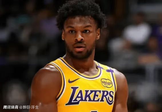 布朗尼12+6爆发：赛季首次上双+多数据追平生涯纪录 罕见三分全中