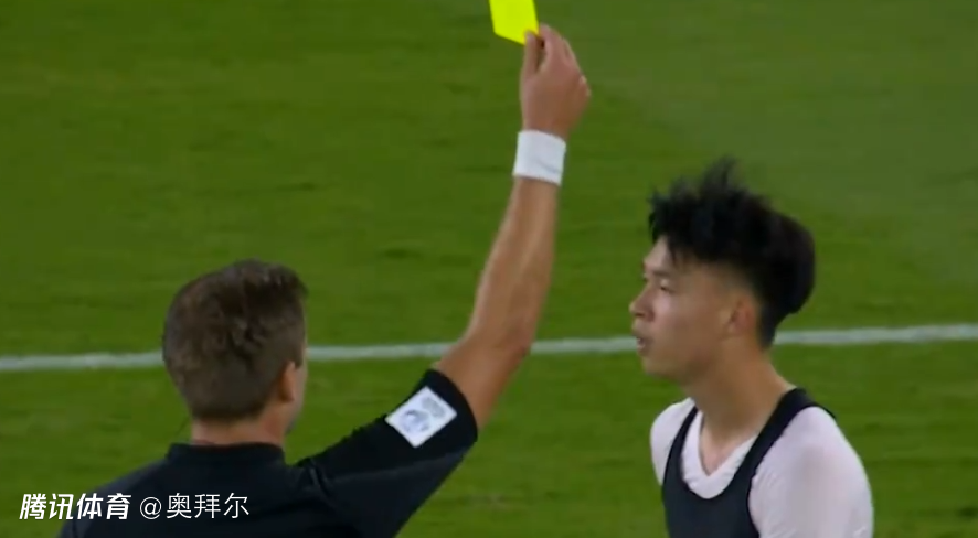 王钰栋压哨破门！轰U23亚洲杯处子球，脱衣庆祝染黄，对手集体绝望