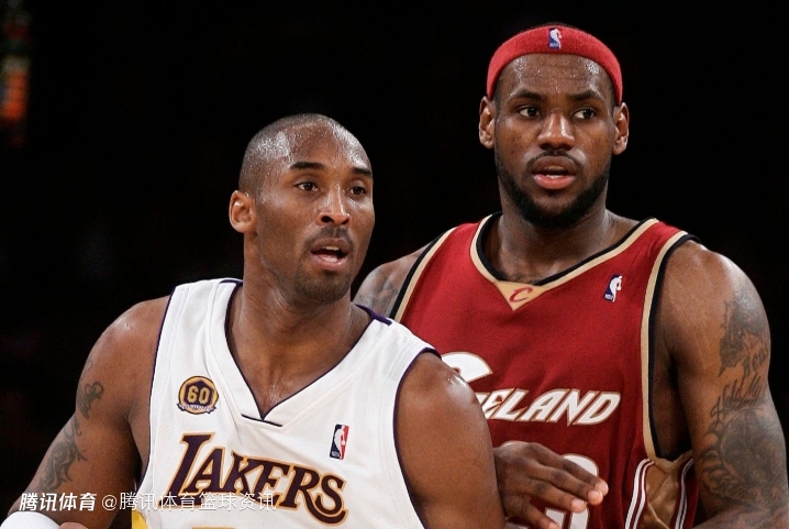 詹姆斯回忆科比经典手势：本以为要跑战术 结果他拿到球就单打想打爆我