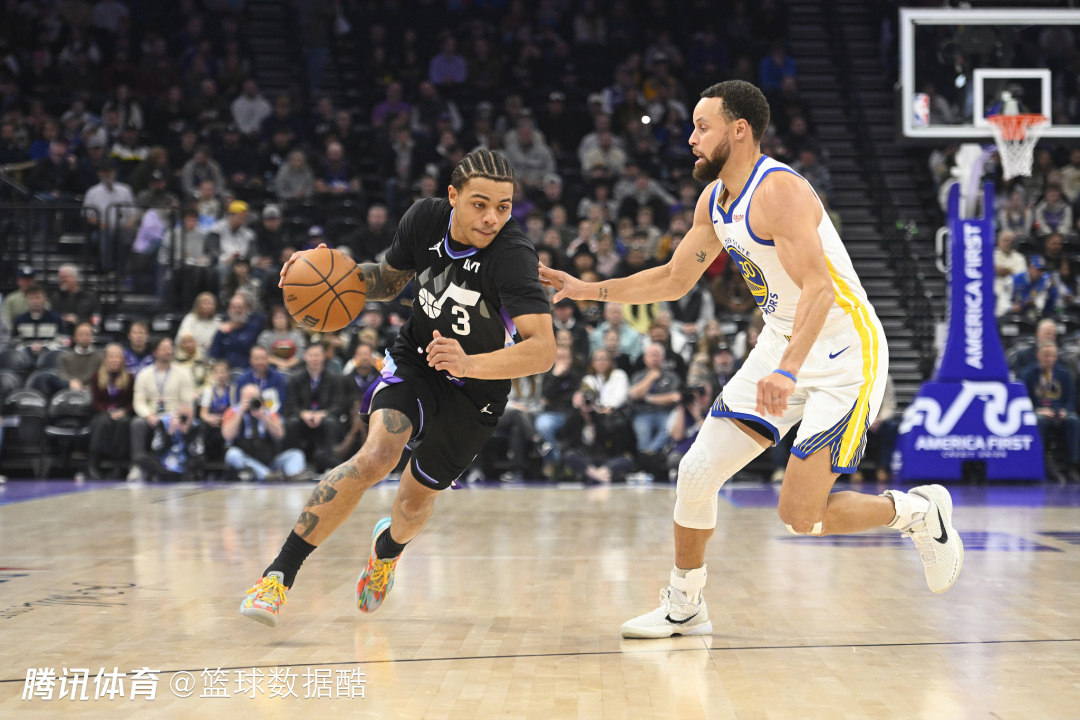 库里谈勇士如何应对交易截止日：盼管理层征求我意见 我相信他们