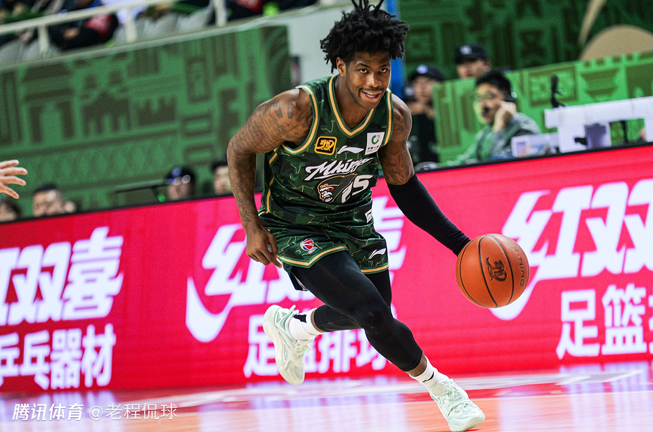 曝北京队追求前同曦外援戴维斯 后者上赛季单场轰43分