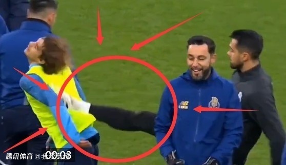 恶劣？4000万葡萄牙国门飞踹18岁新星！队友看呆，更衣室震怒：开除他
