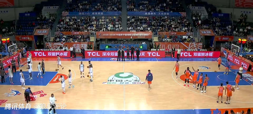 就打了1节！福建vs青岛出现球馆漏水 刘维伟直指时间催促比赛是否继续