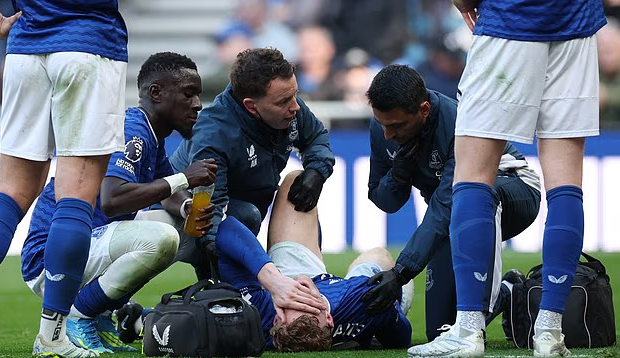 邮报：埃弗顿后卫布兰斯韦特腿筋受伤赛季报销，世界杯希望破灭