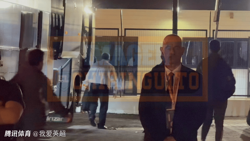 近7场仅1胜，皇马球迷贴面怒骂球员：不知羞耻！姆巴佩帽子遮脸+逃离