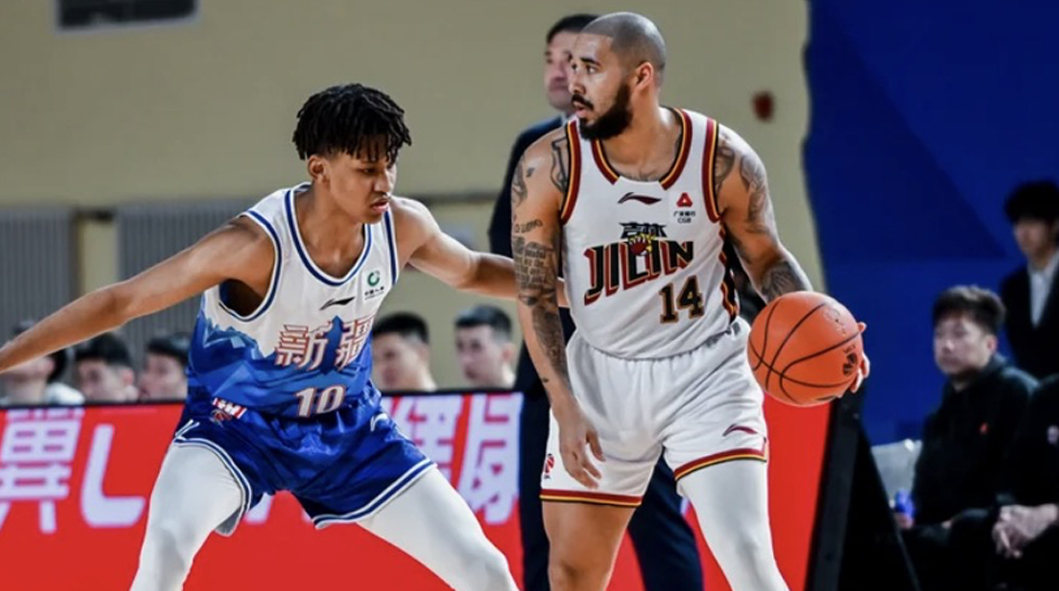 摩尔34分威尔逊19+8+6吉林男篮力克新疆 阿不都13分领衔6人上双